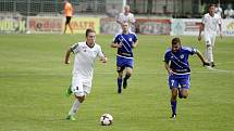 Fotbalisté HFK Olomouc (v bílém) porazili Frýdek-Místek 2:0