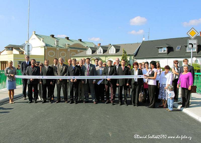 Slavnostní otevření opraveného mostu přes Sitku 21. září 2010