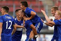 Hráči Sigmy se radují po gólu do sítě Kajratu Almaty v prvním zápase na Andrově stadionu. Jakub Plšek druhý zprava