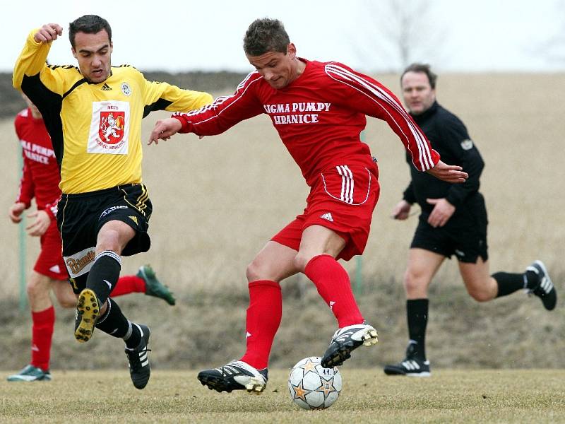 Hradec Králové vs. Sigma Olomouc B. Zleva hradecký Michal Dian a Filip Rýdel.