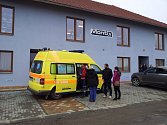 Zásah zdravotníků u otravy lidí plynem ve firmě Montix v Horce nad Moravou