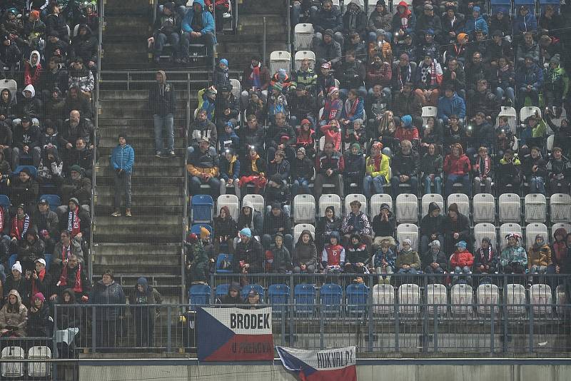 Fanoušci na Andrově stadionu při zápase české reprezentace proti Faerským ostrovům