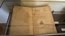 Návrat olomouckých unikátů. Bible Pařížské polygloty a Saltzerův plán obléhání Olomouce pruskou armádou roku 1758.