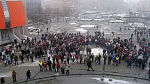 Olomoucká demonstrace stávkujících státních zaměstnanců před RCO 