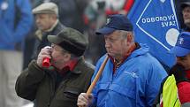 Olomoucká demonstrace stávkujících státních zaměstnanců před RCO 