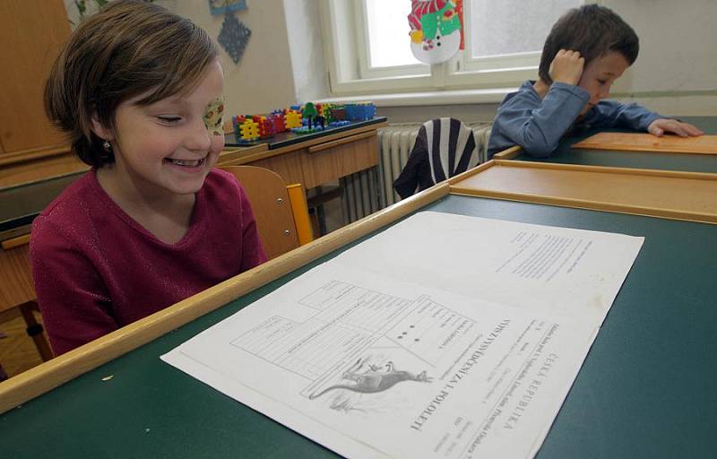 Předávání vysvědčení na ZŠ pro zrakově hadicapované děti v Litovli