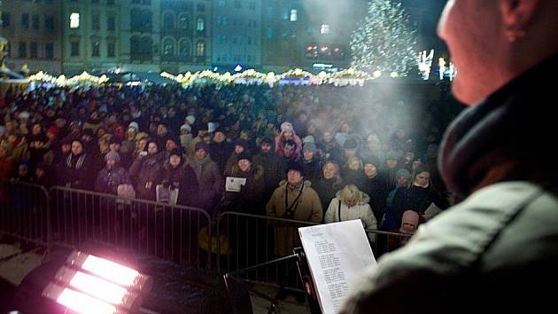 Česko zpívá koledy na Horním náměstí v Olomouci