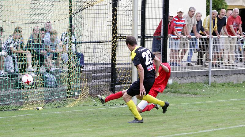 Fotbalisté Nových Sadů (v černožlutém) porazili Brumov 4:0