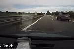 Pronásledování Audi Q7 na dálnici Brno - Olomouc