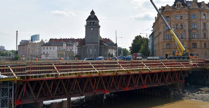 Stavba mostu v Komenského ulici v Olomouci, 17. června 2019