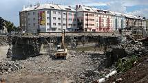 25.7.2018 - demolice olomouckého mostu přes Moravu u Bristolu.