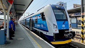 Nová třívozová souprava RegioPanter na trati mezi Olomoucí a Uničovem - má kapacitu 234 míst
