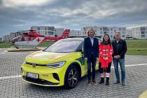 Zdravotnická záchranná služba Olomouckého kraje v ostrém provozu otestuje elektromobil Volkswagen ID.4 GTX. Vyjíždět bude coby lékařský vůz v systému rendez-vous v Olomouci a širším okolí.
