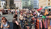 Stavění májky a program na Horním náměstí v Olomouci na 1. máje