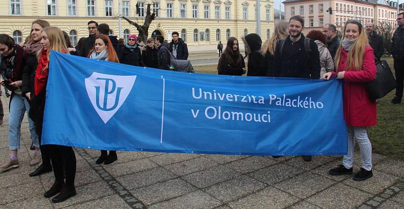 Protest studentů na Žižkově náměstí v Olomouci. 15. března 2018