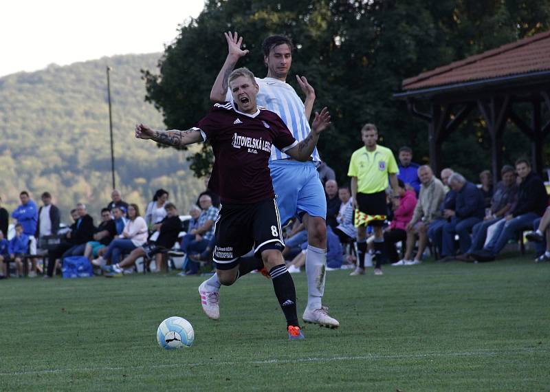 Olešnice (v bílo-modrém) porazila v semifinále Hanáckého poháru Litovel 4:2.