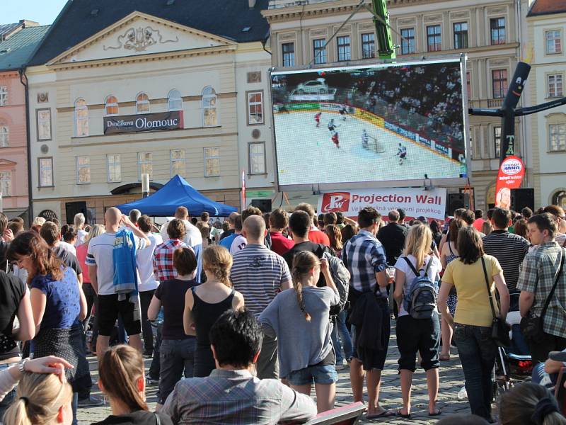 Horní náměstí fandilo českým hokejistům