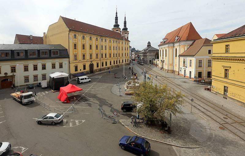 Náměstí Republiky v Olomouci je týden zavřené pro parkování.