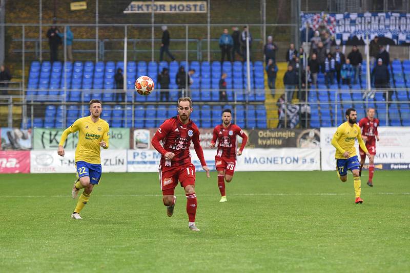 Fotbalisté Zlína (ve žlutém) porazili v nejvyšší soutěži na domácím hřišti Olomouc 1:0.