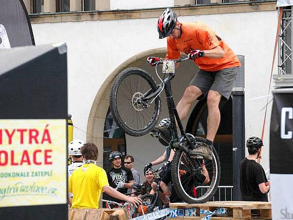 Biketrial na Horním náměstí v Olomouci