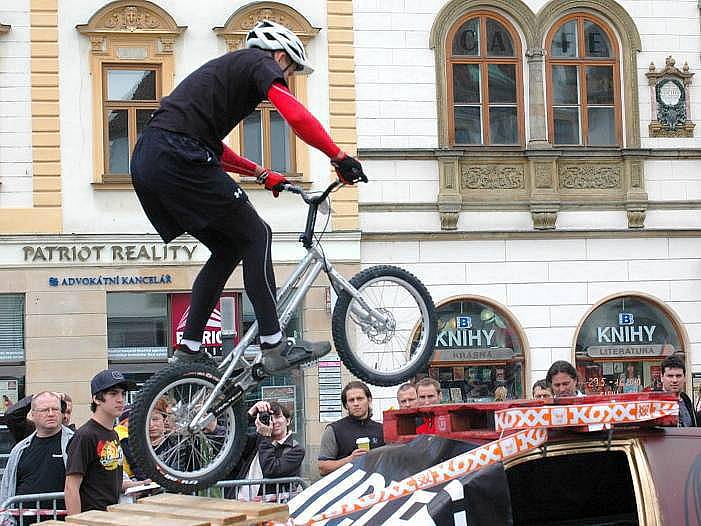 Biketrial na Horním náměstí v Olomouci