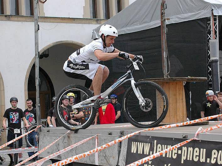 Biketrial na Horním náměstí v Olomouci