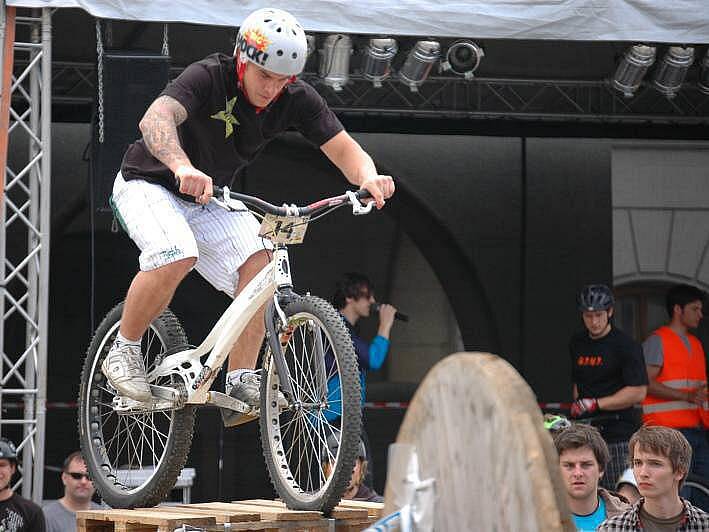 Biketrial na Horním náměstí v Olomouci