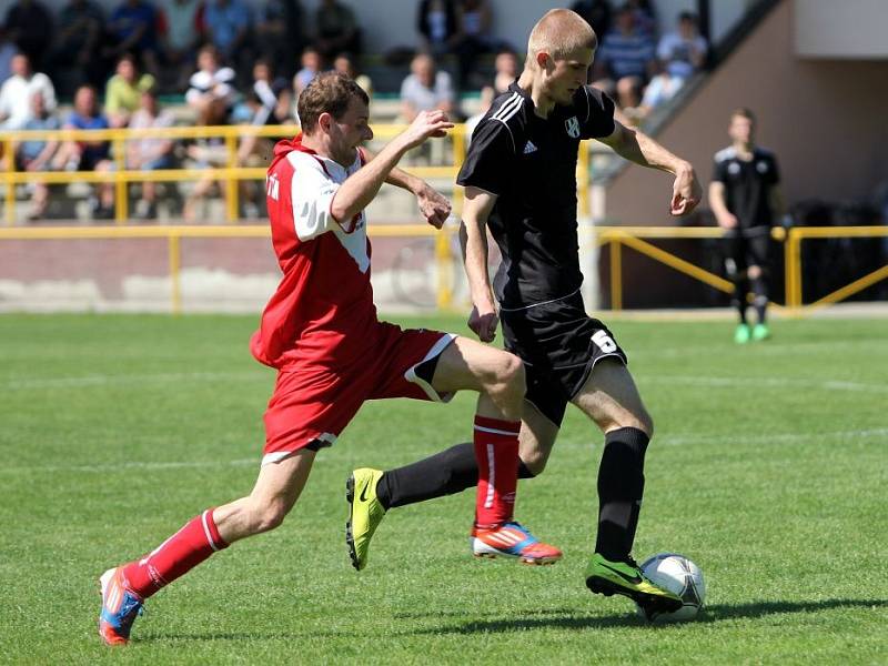 Rezerva HFK Olomouc (v černém) proti Hněvotínu