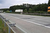 Od soboty 30. dubna začíná oprava dálnice D35 v úseku 288,7 až 292,8 kilometru, součástí vytyčené trasy jsou i některá místa, kde vloni popraskaly betonové desky.