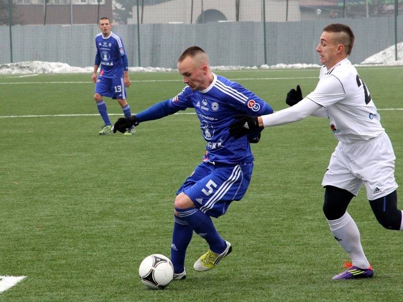 Sigma Olomouc (v modrém) v přípravě proti HFK Olomouc