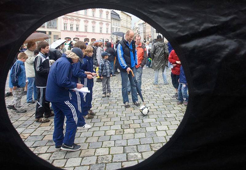 Den dětí na Horním náměstí v Olomouci s fotbalovým klubem Sigma.