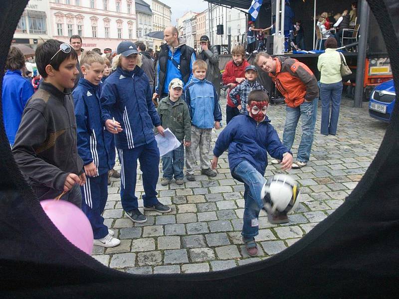 Den dětí na Horním náměstí v Olomouci s fotbalovým klubem Sigma.