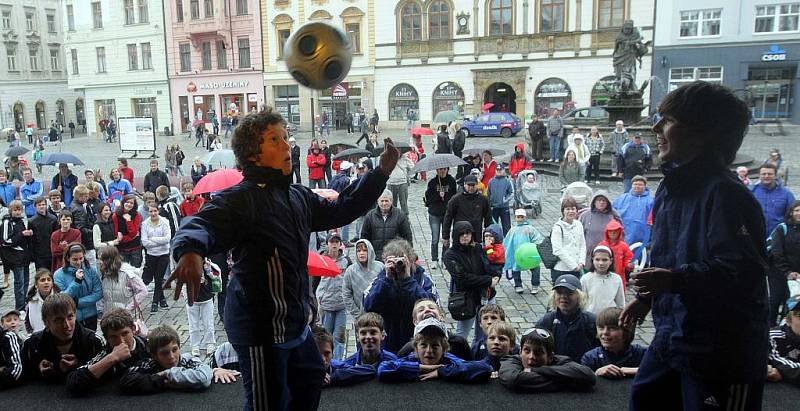 Den dětí na Horním náměstí v Olomouci s fotbalovým klubem Sigma.