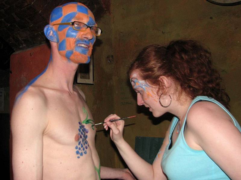 Velikonoční bodypainting v Blues baru Garch