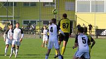 Nové Sady (ve žlutém) prohráli v olomouckém divizním derby s 1. HFK Olomouc doma 3:4.