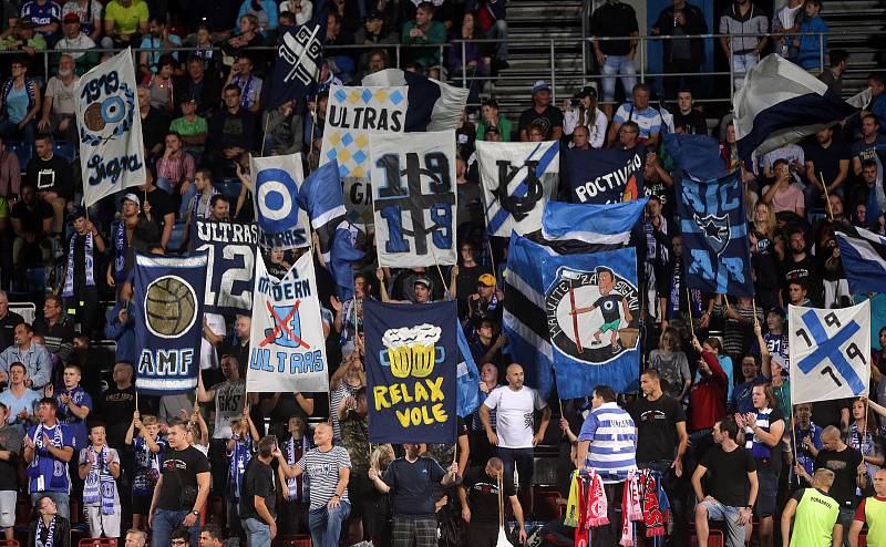 Fanoušci Sigmy na Andrově stadionu při zápase se Slavií