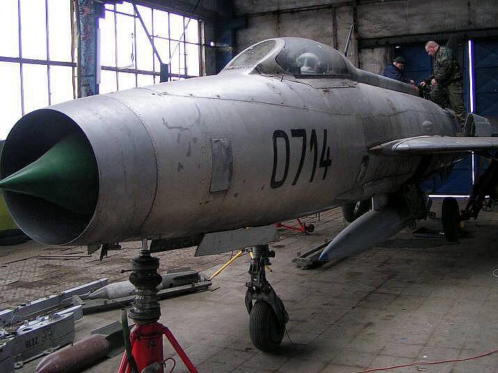 Oprava exponátu MiG-21F