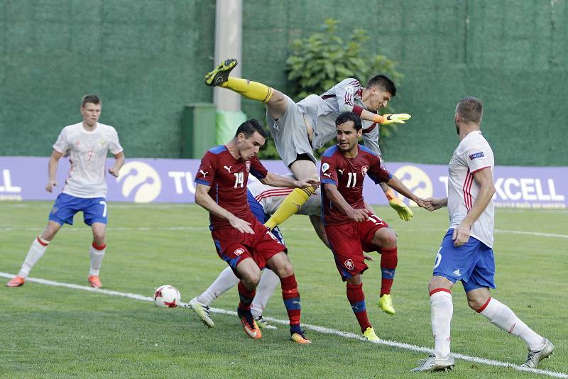 Tým amatérské fotbalové reprezentace z Olomouckého kraje (v červeném) podlehl regionu Jižního Ruska 1:2