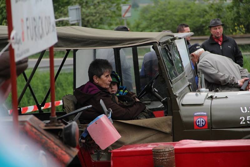 Jezdců se na startovní listině soutěže Traktor cup sešlo sedm. Už tradiční akce je součástí místních hodů.