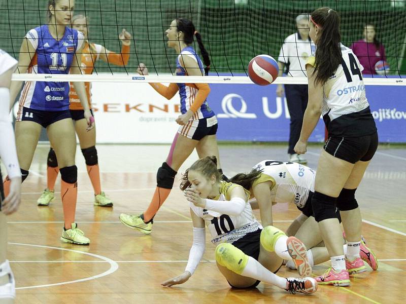 Volejbalistky Olomouce (v modrém) v play-off proti Ostravě