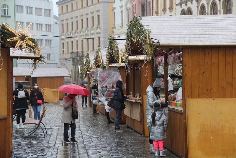 Poslední momenty letošních vánočních trhů v Olomouci, pátek 26. listopadu po poledni