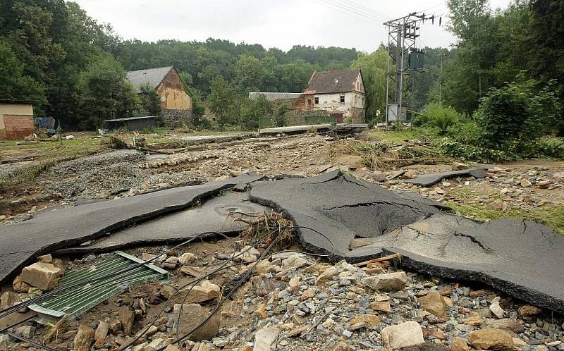 Záplavy v Bernarticích, část Buková, pondělní stav