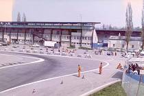 Motokárové mistrovství Evropy v roce 1980 bylo do té doby největší událostí svého druhu. Závody sledovalo 20 000 lidí i Československá televize.