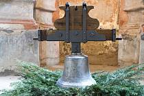 Díky místním občanům se bude z věže kostela ve Městě Libavá opět nést hlas zvonu, V sobotu bude vysvěcen ve Staré Vodě a v příštím týdnu umístě do věže.
