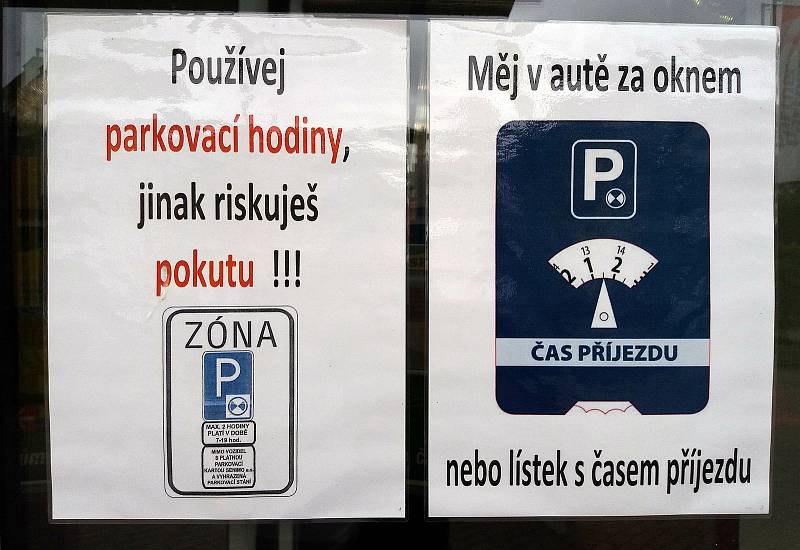 Nový parkovací režim u obchodního domu Senimo v Olomouci.