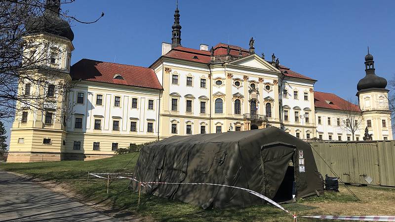 Vojenská nemocnice Olomouc v době koronavirové