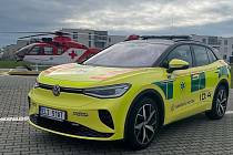 Zdravotnická záchranná služba Olomouckého kraje v ostrém provozu otestuje elektromobil Volkswagen ID.4 GTX.