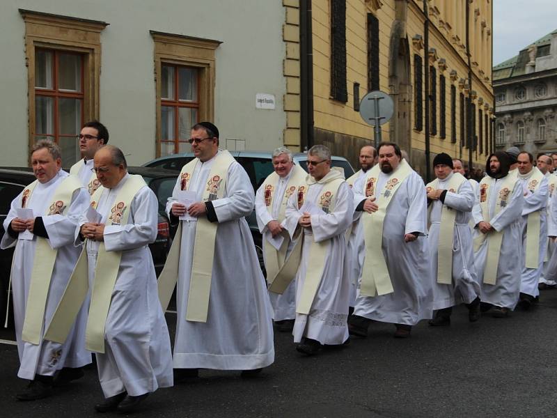 Bohoslužba a slavnostní průvod při příležitosti otevření Svaté brány a zahájení Svatého roku milosrdenství v Olomouci