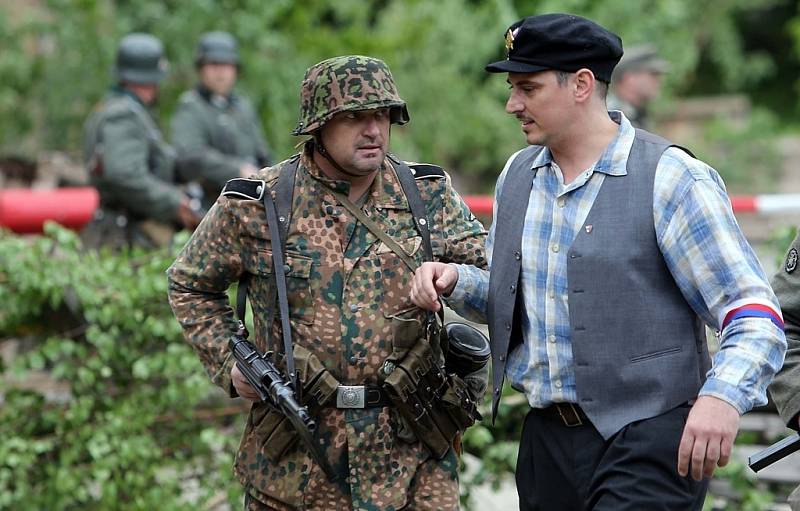 Až mráz běhal po zádech při realistické bojové ukázce na fortu Radíkov. Kluby vojenské historie předvedly boj o chválkovickou pevnůstku na konci II. světové války.