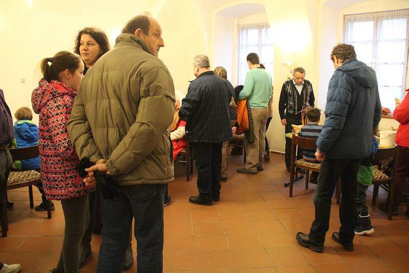 Návštěvníci muzea v Litovli si mohli na druhý svátek vánoční prohlédnout a vyzkoušet řadu tradičních řemesel.